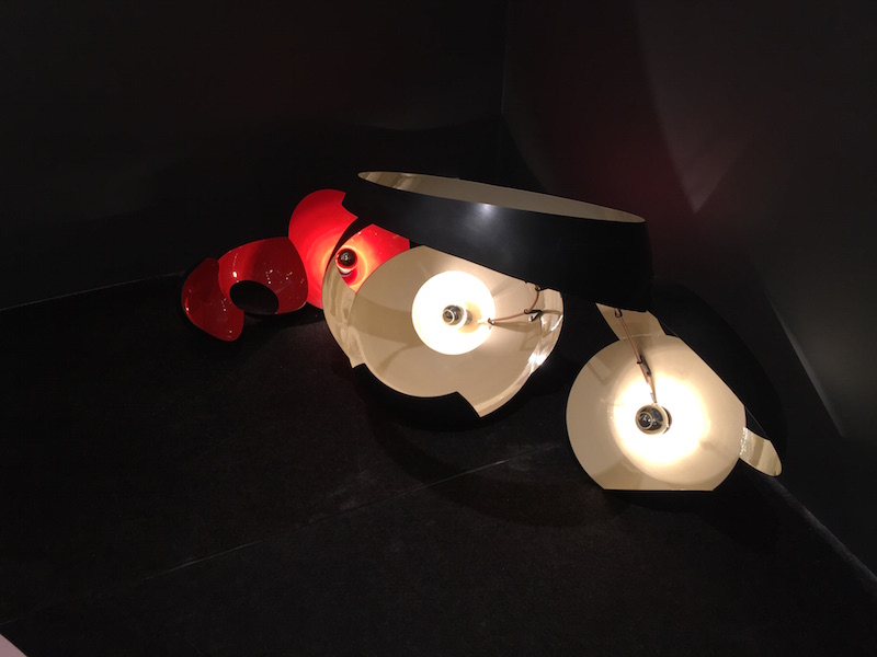 Konrad Friedel设计的灯体如同“光雕”一般，介于自然形式和艺术形式之间，并将其转化为具有独一无二特质的有机球形灯。